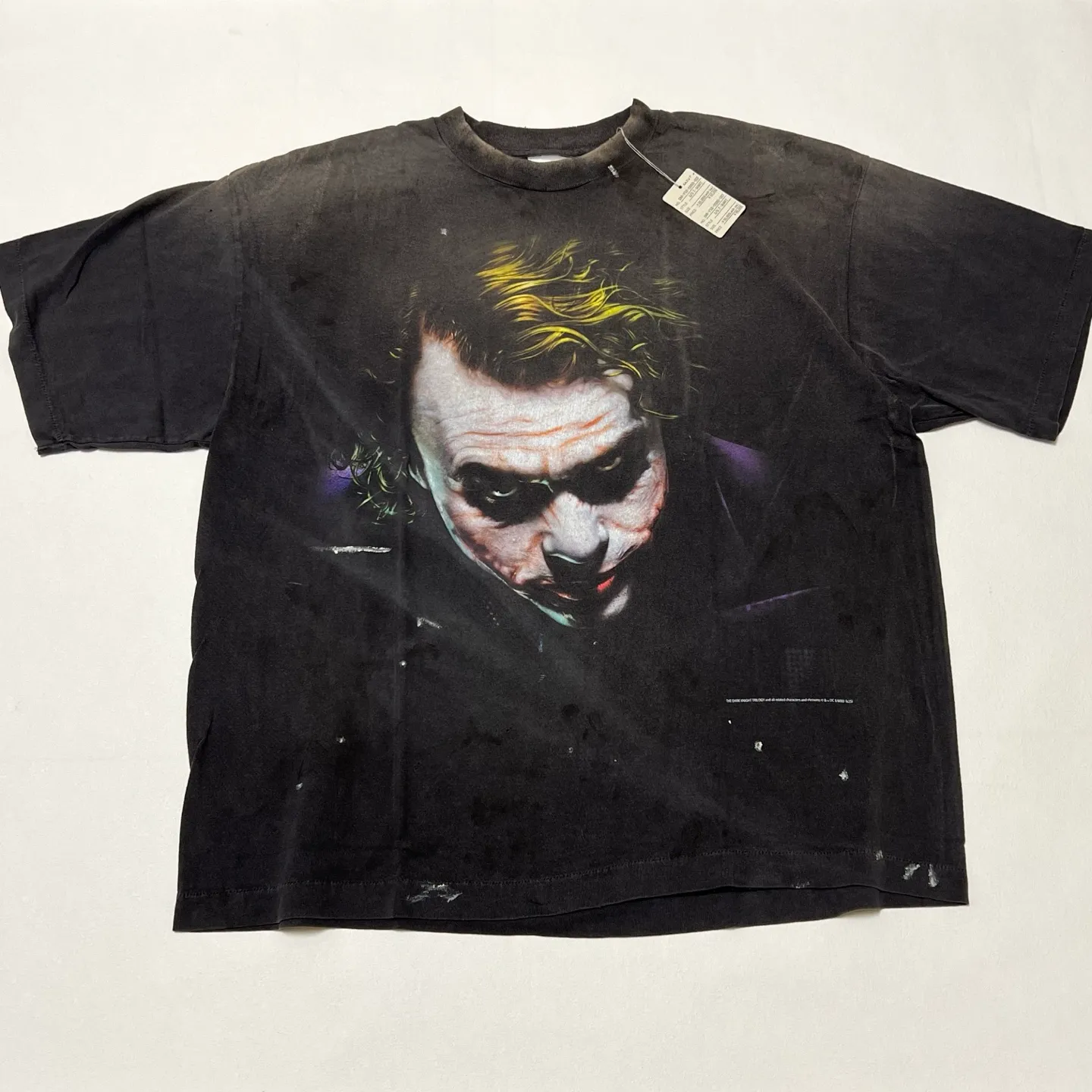 ⚠️This season's most important Batman and Joker IP collaboration SAINT Mxxxxxx x The Dark Knight BTM SS TEE /JOKER/BLACK Dark Knight Batman co-branded Joker character TEE Washed black S-XL Assute ready-to-wear dyeing, faded, re-washed and distressed, authentic proofing, custom-woven correct main mark, washed mark, difference between pictures and production, top-notch printing technology, God restores every pore of the Joker's headshot